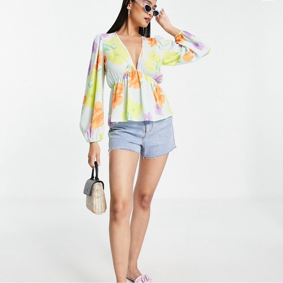 NWOT. ASOS DESIGN floral long sleeve top with peplum hem. Size 4. Spring Top. - Picture 2 of 4